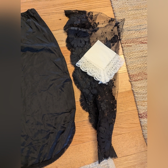 ☃️FLASH SALE☃️Vintage Black Silk Women's Slips And Accessories - Picture 5 of 10